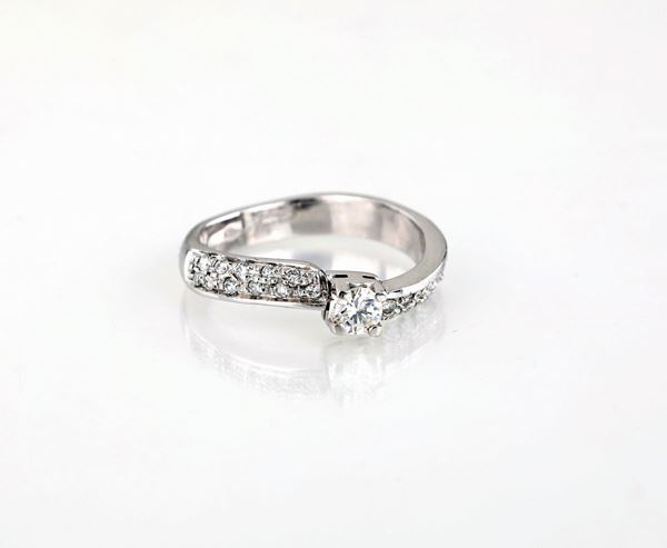 Anello in oro e brillanti