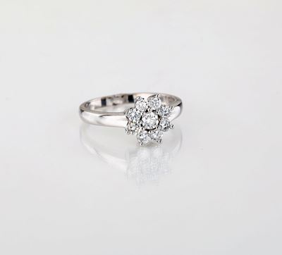 Anello a Fiore in Oro e Brillanti