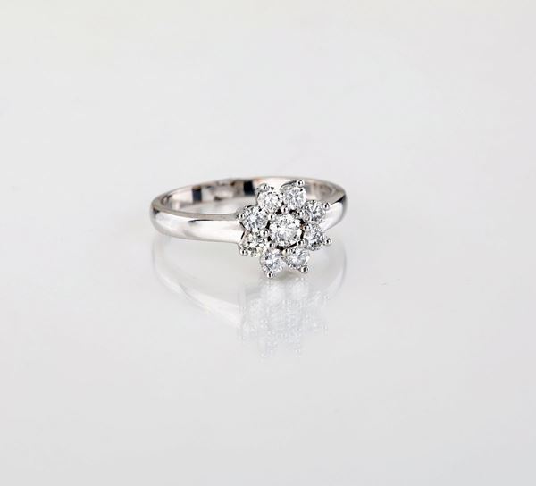 Anello a fiore in oro e brillanti