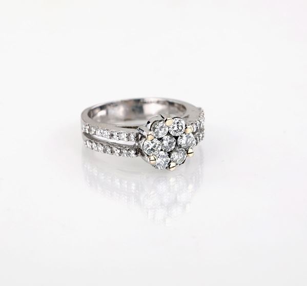 Anello in oro e brillanti