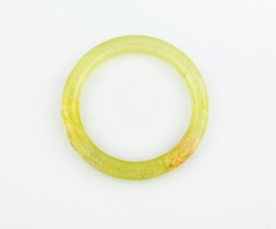 Un Bracciale in Nefrite Bianca