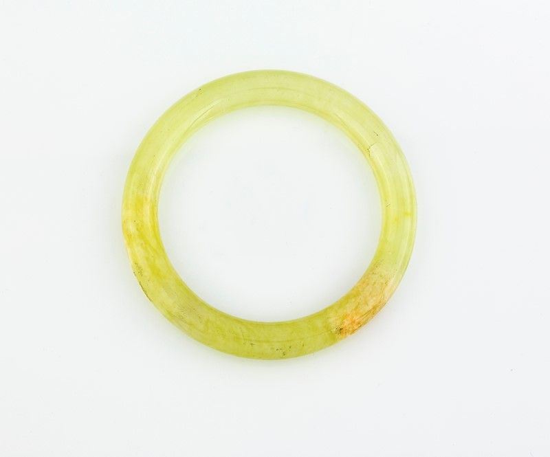 Un Bracciale in Nefrite Bianca