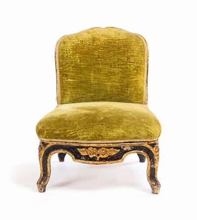 Poltroncina Bassa in Legno Laccato Nero e Oro, Italia Meridionale, XVIII/XIX Secolo