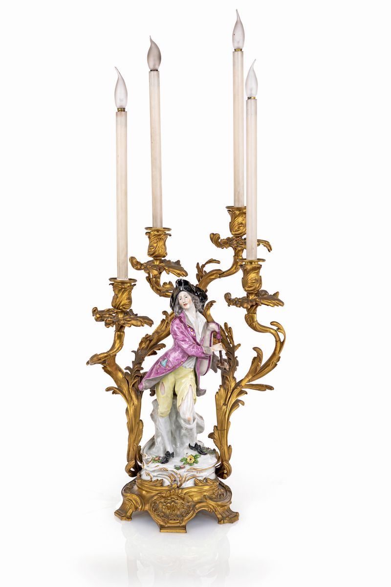 Grande Lampada a Quattro Luci in Bronzo Dorato e Porcellana Policroma, Francia, Prima Metà del XI...