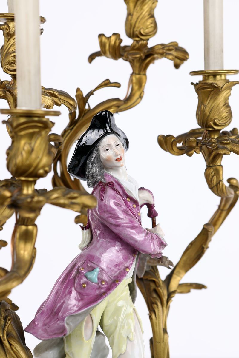 Grande Lampada a Quattro Luci in Bronzo Dorato e Porcellana Policroma, Francia, Prima Metà del XI...