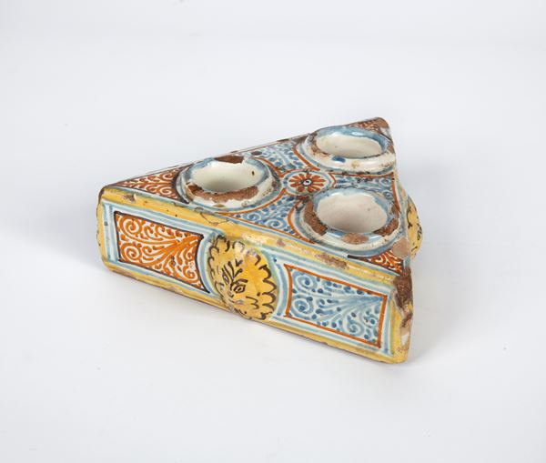 Calamaio in maiolica policroma  - Asta Asta a Tempo - Antiche Ceramiche e Porcellane da Collezione - Casa d'Aste Arcadia