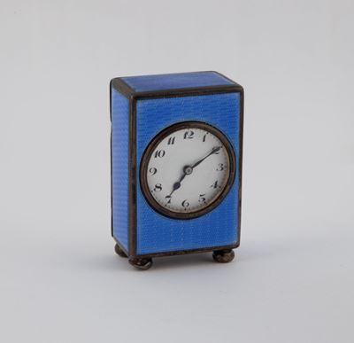 Piccola Cappuccina in Argento e Smalto Azzurro Guillochée, Francia, Inizi del XX Secolo