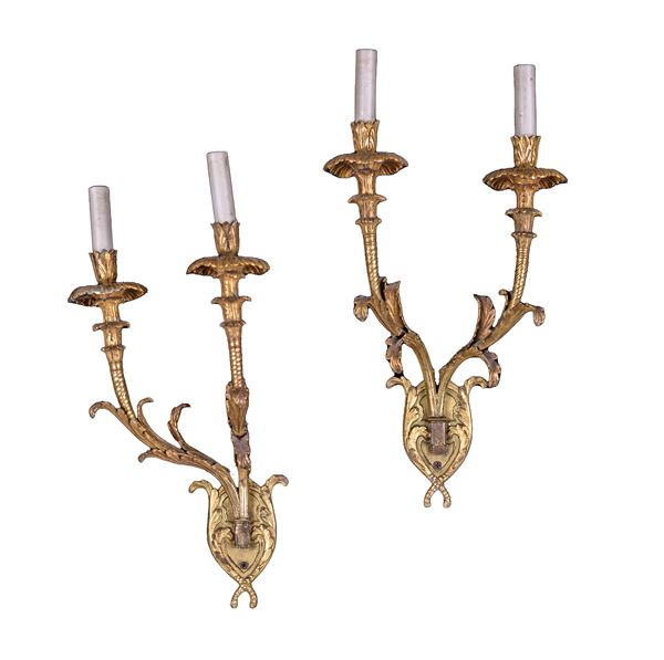 Coppia di appliques in bronzo dorato a due luci, XIX secolo