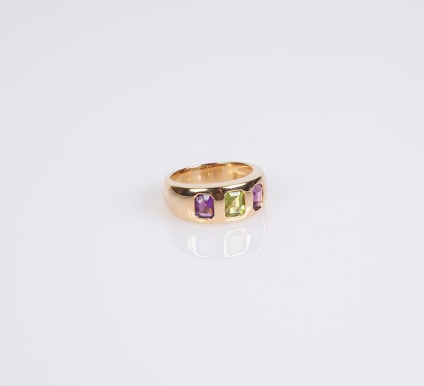 Anello a fascia in oro, peridoto e ametiste