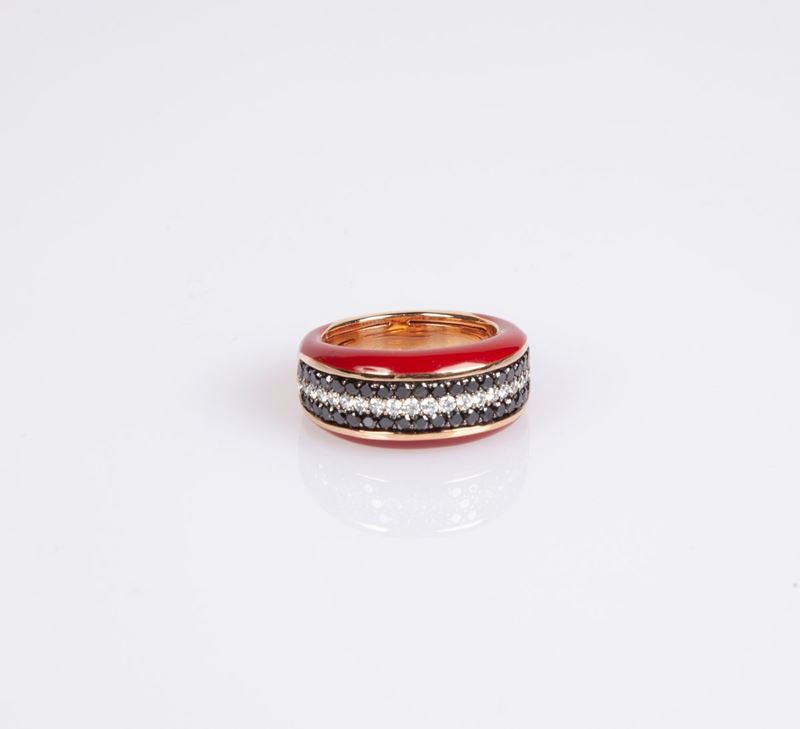 Anello in Oro, Smalto Rosso, Diamanti Bianchi e Neri