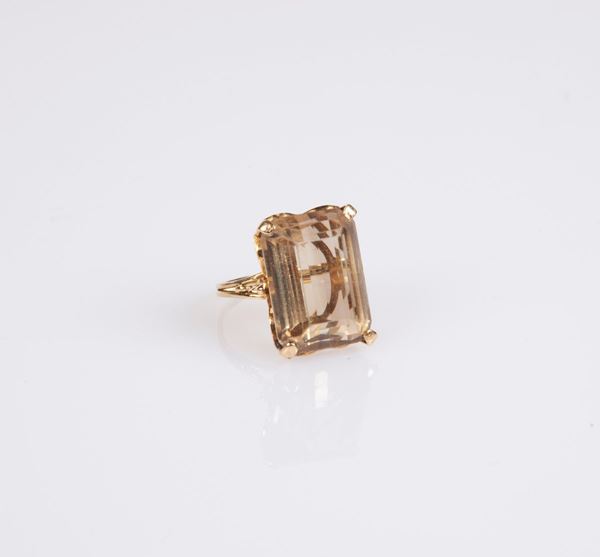 Anello in oro e quarzo citrino