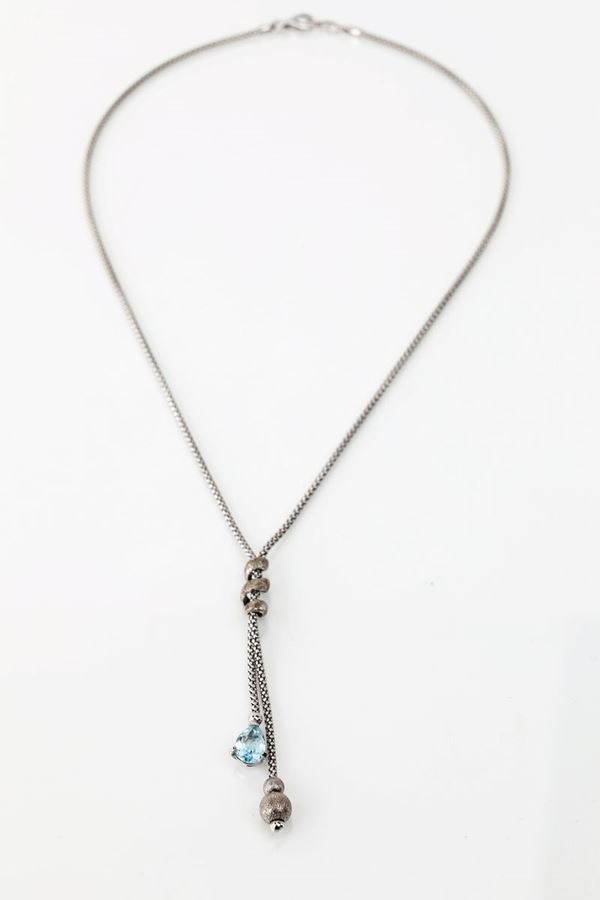 Collana in oro e topazio azzurro