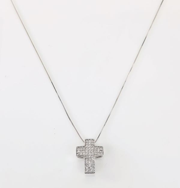 Pendente a croce in oro e brillanti