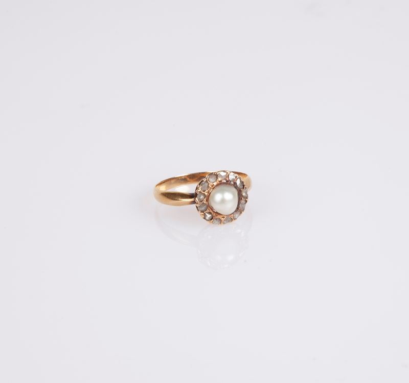 Anello Antico in Oro, Perla e Diamanti