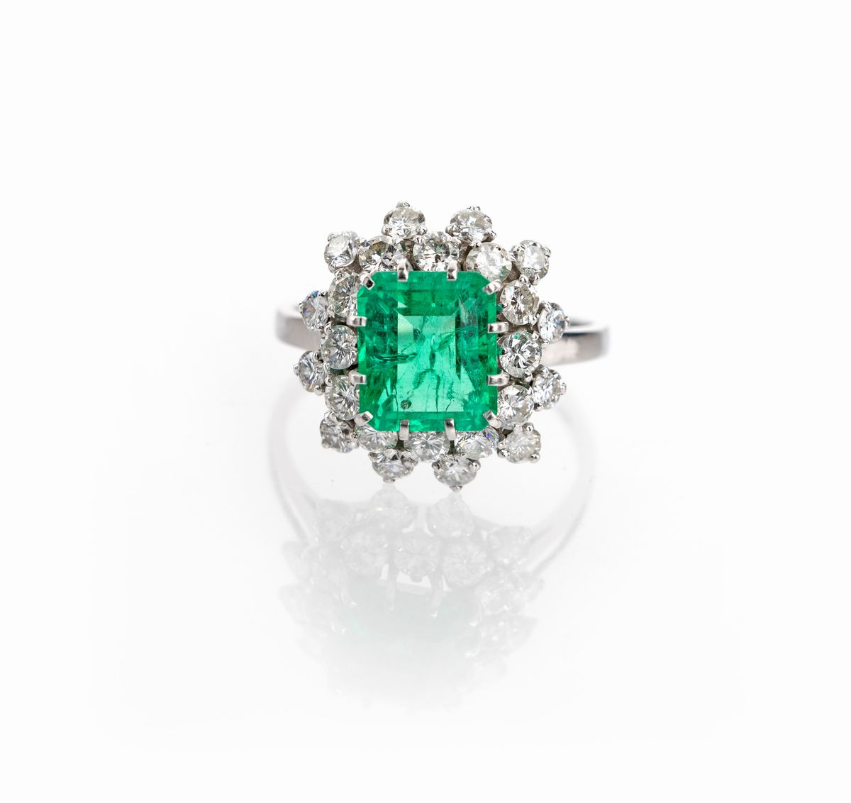 Anello in Platino, Smeraldo e Brillanti