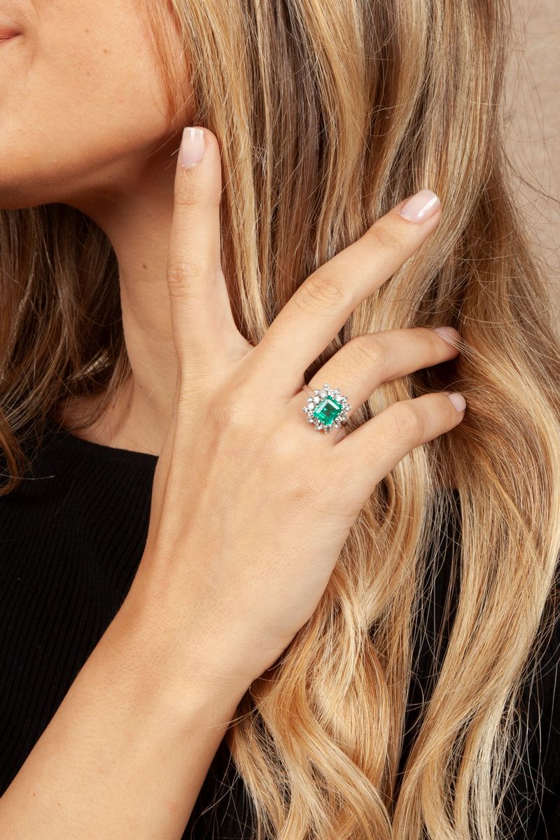 Anello in Platino, Smeraldo e Brillanti