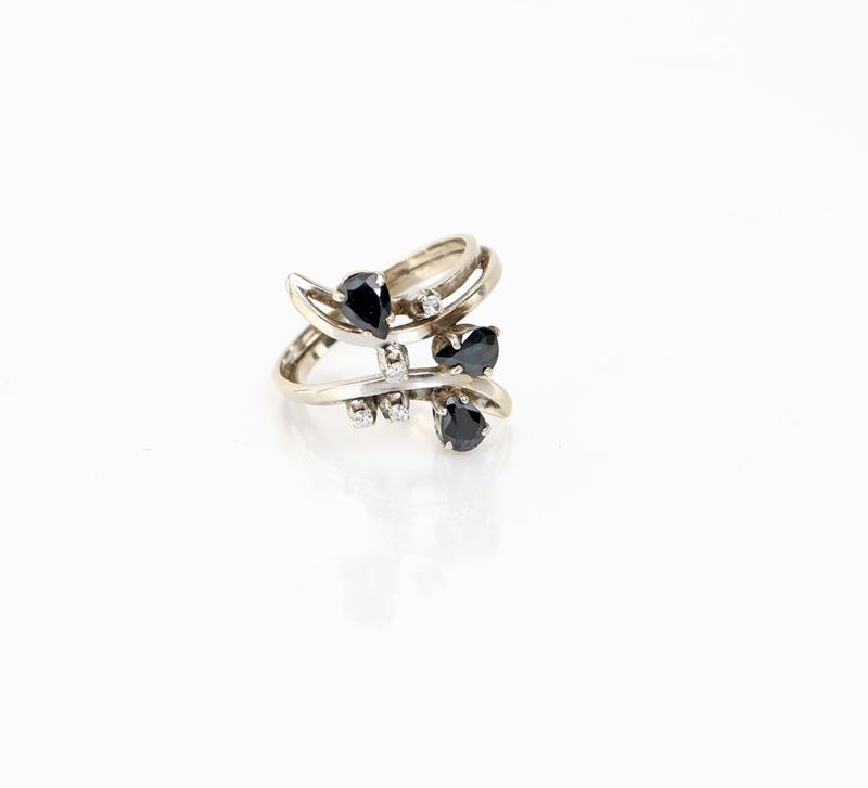 Anello a Fiore in Oro, Zaffiri e Brillanti