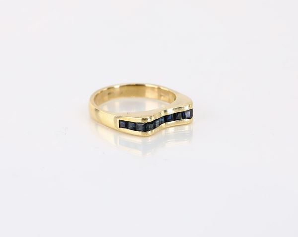 Anello in oro e zaffiri