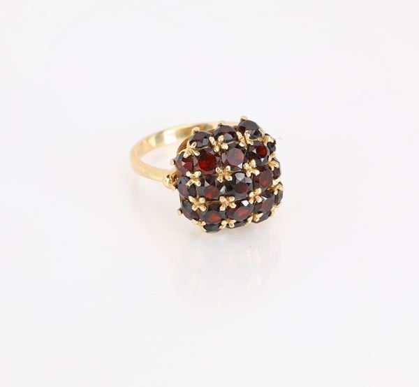 Anello in oro e granati