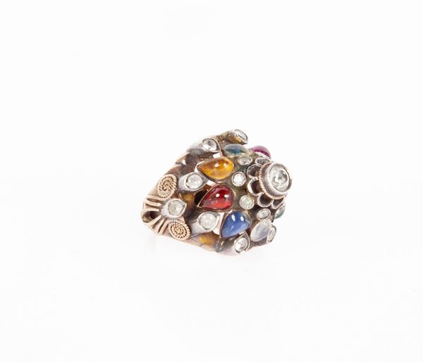 Anello in metallo e pietra dura