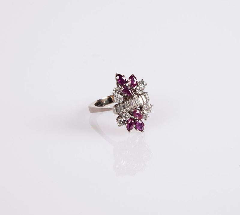 Anello a Fiore in Oro e Diamanti e Rubini
