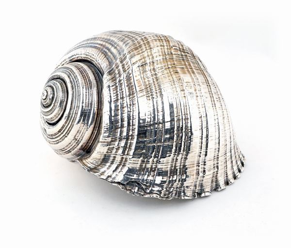 Conchiglia rivestita in lamina d'argento
