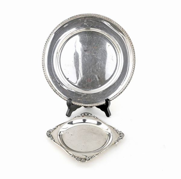 Due piatti diversi in argento
