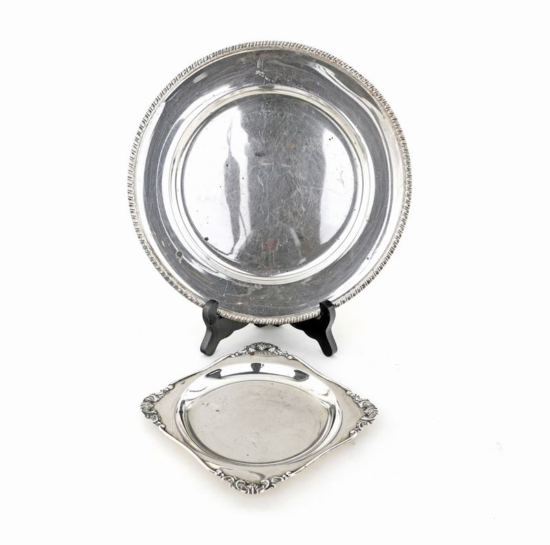 Due Piatti Diversi in Argento