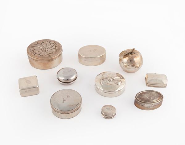 Dieci portapillole in argento