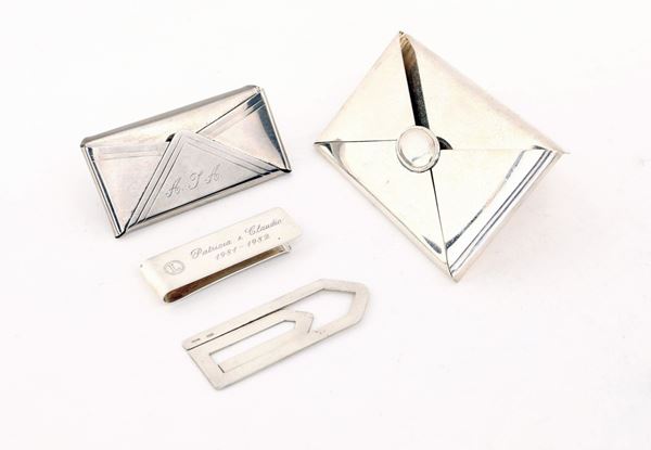 Due portabiglietti da tavolo e due fermasoldi in argento 800 e 925