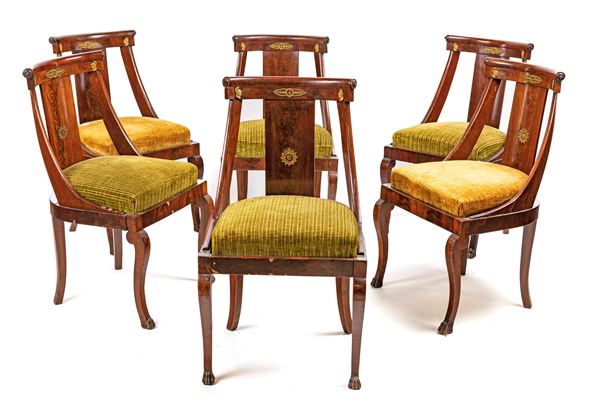 Sei sedie a gondola in piuma di mogano, XIX secolo