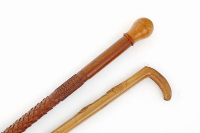 Due Bastoni da Passeggio in Legno