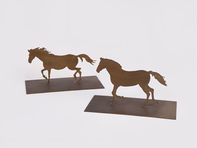 Lotto di Due Sculture Raffiguranti Cavallo in Corsa