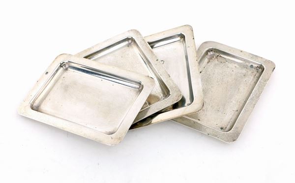 Quattro piattini posacenere in argento
