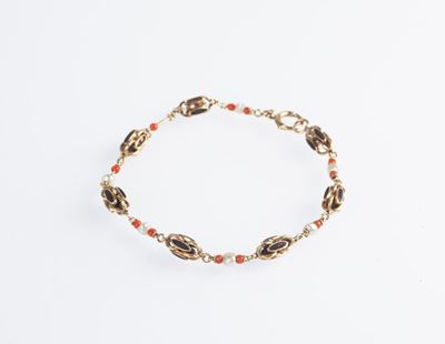 Bracciale Antico in Oro Corallo e Perle