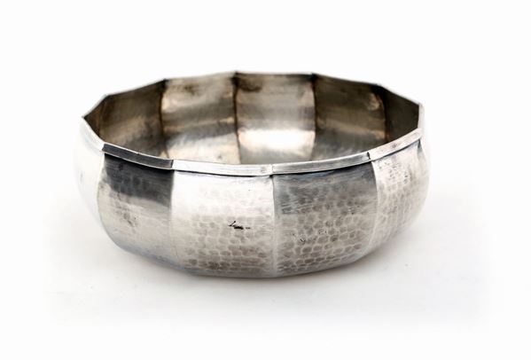 Coppetta in argento battuto a mano
