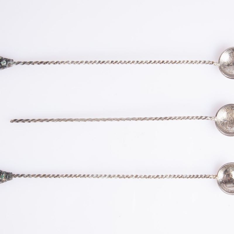 Tre Cucchiai da Shaker in Argento Ognuno con Moneta da 50 Centavos 1914, 1915 e 1922 Repubblica d...