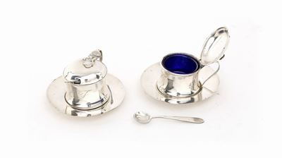 Coppia di Piccole Saliere in Argento 925 con Cucchiaino e Piattini in Metallo Argentato