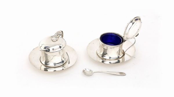 Coppia di piccole saliere in argento 925 con cucchiaino e piattini in metallo argentato