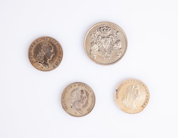 Lotto 4 riproduzioni in argento di monete del XVIII, XIX e XX secolo e una medaglia della Reale Mutua