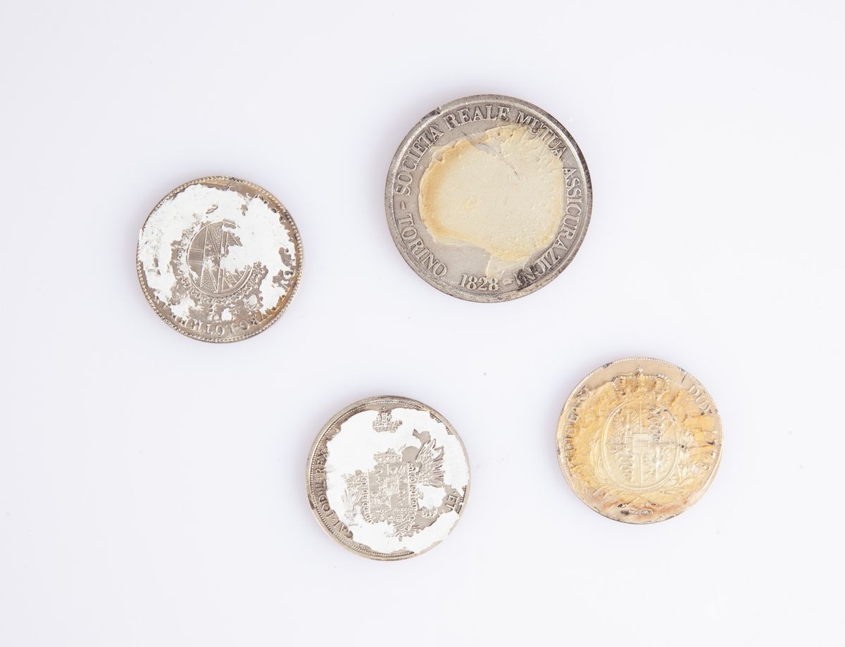Lotto 4 Riproduzioni in Argento di Monete del XVIII, XIX e XX Secolo e una Medaglia della Reale M...