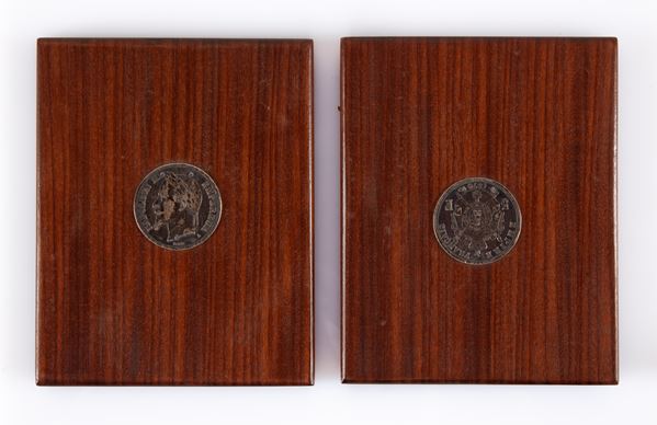 5 Franchi 1870 Napoleone III Francia Parigi. Divisa a metà e montata su 2 basi di legno