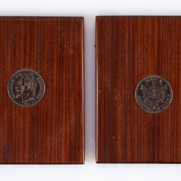 5 Franchi 1870 Napoleone III Francia Parigi. Divisa a metà e montata su 2 basi di legno