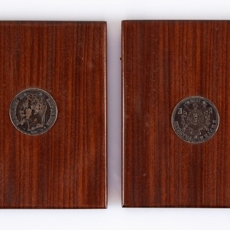 5 Franchi 1870 Napoleone III Francia Parigi. Divisa a Metà e Montata su 2 Basi di Legno