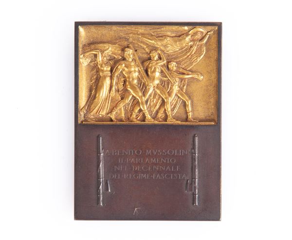 Placchetta uniface emessa in onore di Benito Mussolini dal Parlamento in occasione del Decennale del Regime Fascista 1922-1932 