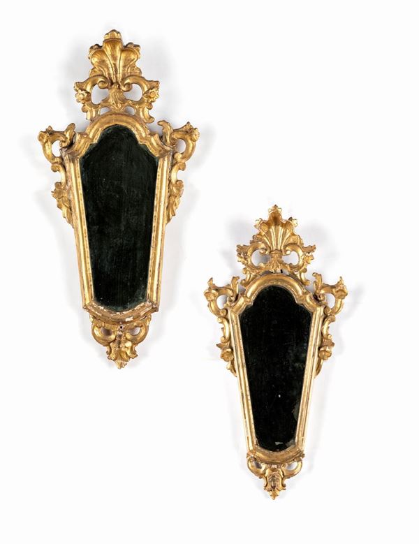 Due specchiere in legno dorato dalle analoghe caratteristiche, XVIII secolo