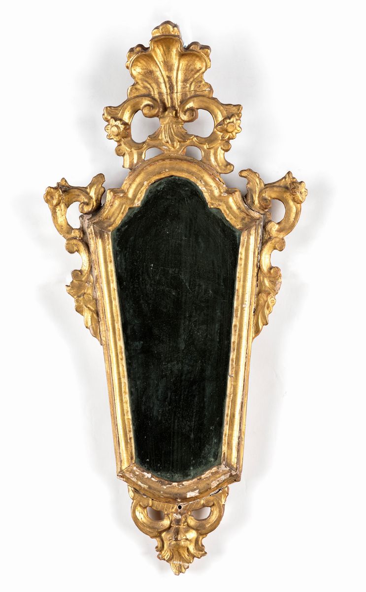 Due Specchiere in Legno Dorato dalle Analoghe Caratteristiche, XVIII Secolo