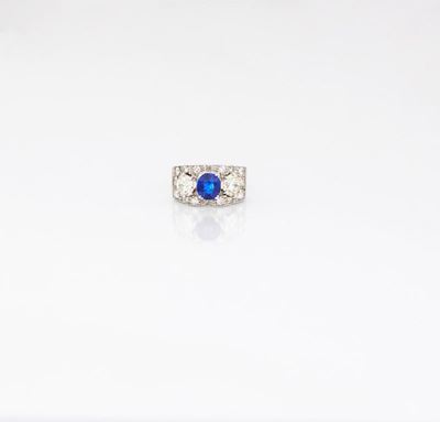 Anello in Oro Bianco con Zaffiro Birmano