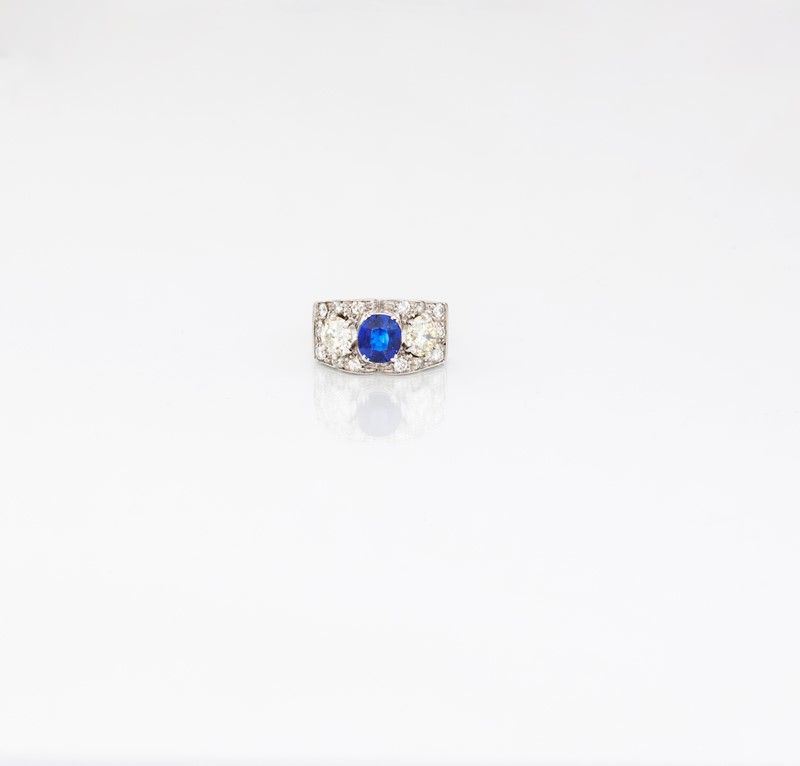 Anello in Oro Bianco con Zaffiro Birmano