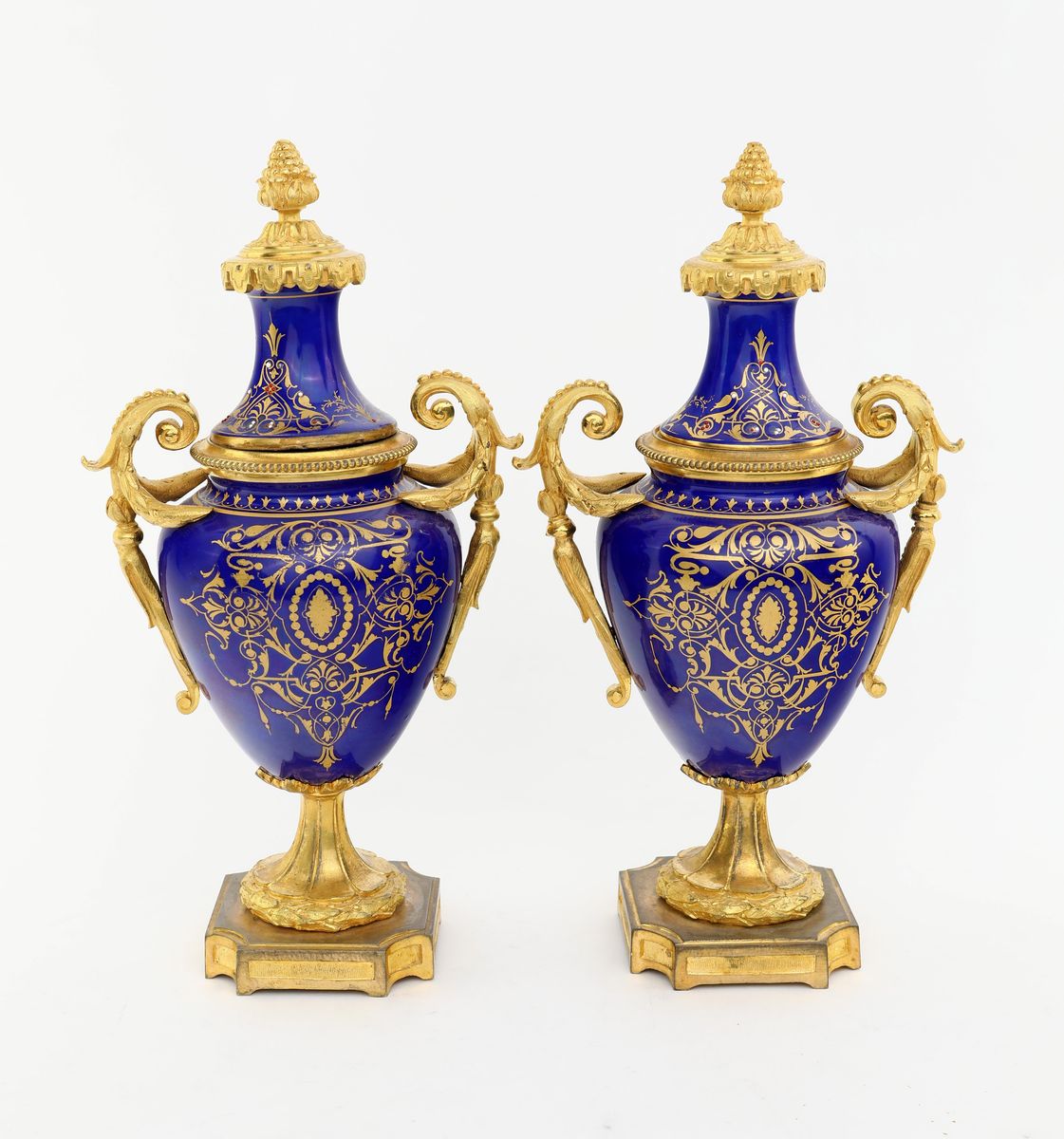 Coppia di Piccoli Vasi in Porcellana e Bronzo Dorato, XIX Secolo